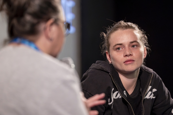 Luna Wedler (Hannelore-Elsner-Preisträgerin und Schauspielerin JE SUIS KARL) (© Pavel Broz)