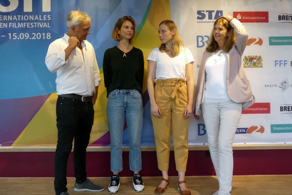 Matthias Helwig, Festivalleiter, Ika Künzel, Regie Styx, Silke Eggert, Regie 303, DACHS-Drehbuchpreis-Trägerin,  Brigitte Drodtloff, Moderation  (© Antje Bultmann)