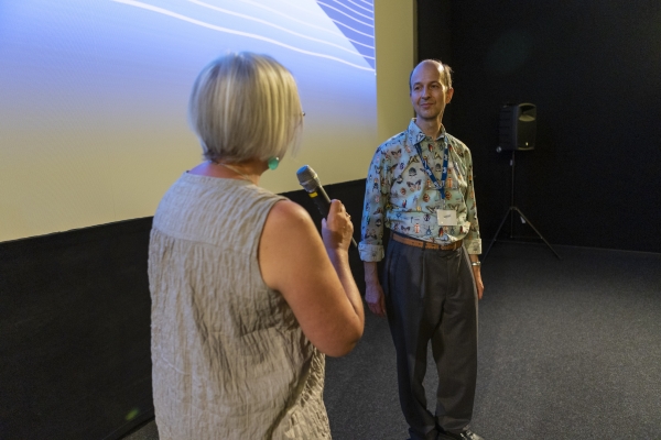 Rainer Bartesch (Komponist, Filmmusik), Moderatorin Sabine Zaplin (© Pavel Broz)